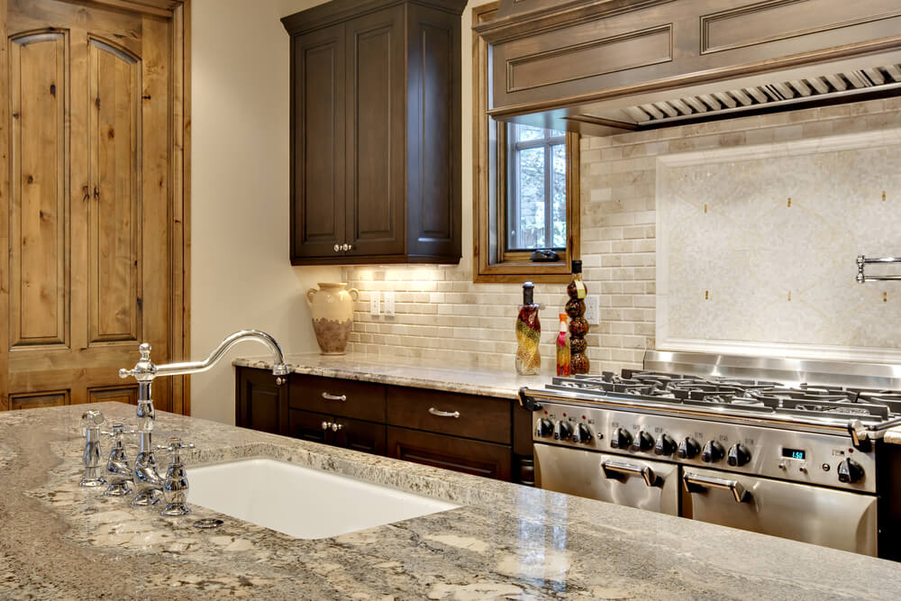 How Do You Fit Granite Counter tops With Cupboards and Backsplash?